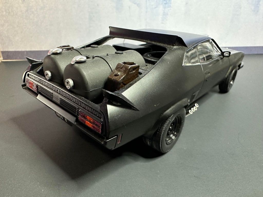 Max Max - The Road Warrior Ford Falcon X/B Interceptor 1/24 by Aoshima - rear