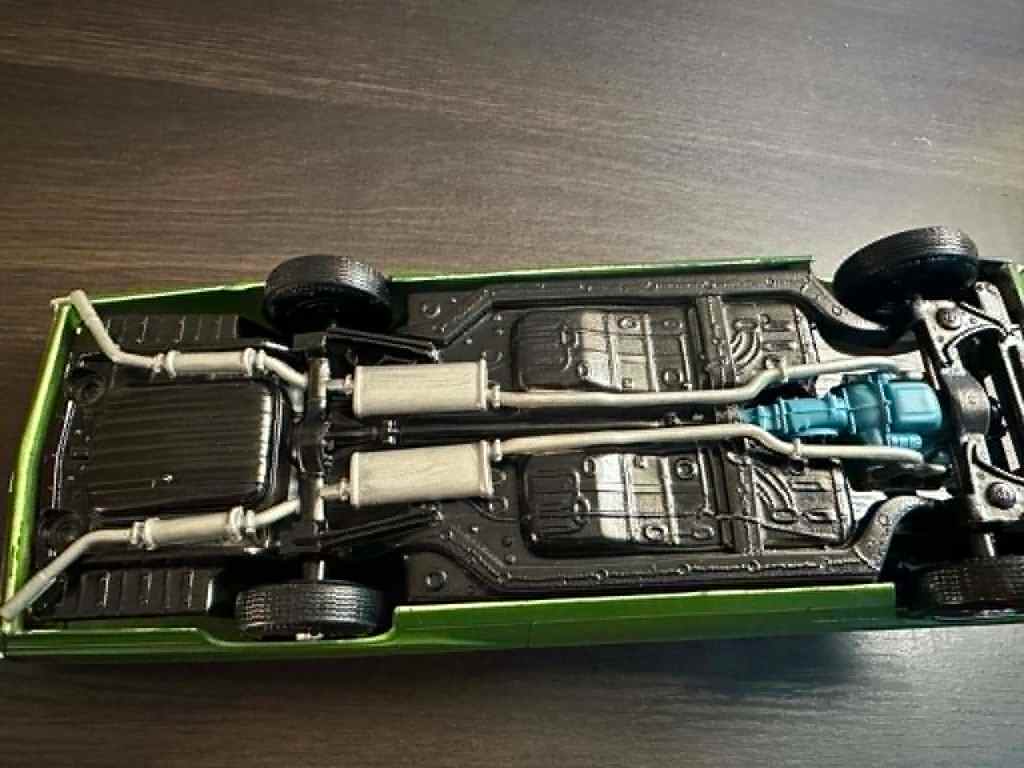 1968 Pontiac Bonneville Convertible exhaust / chassis.